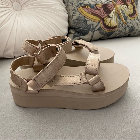 Teva Shoes Teva Flatform Universal Leather Sandals Metallic
